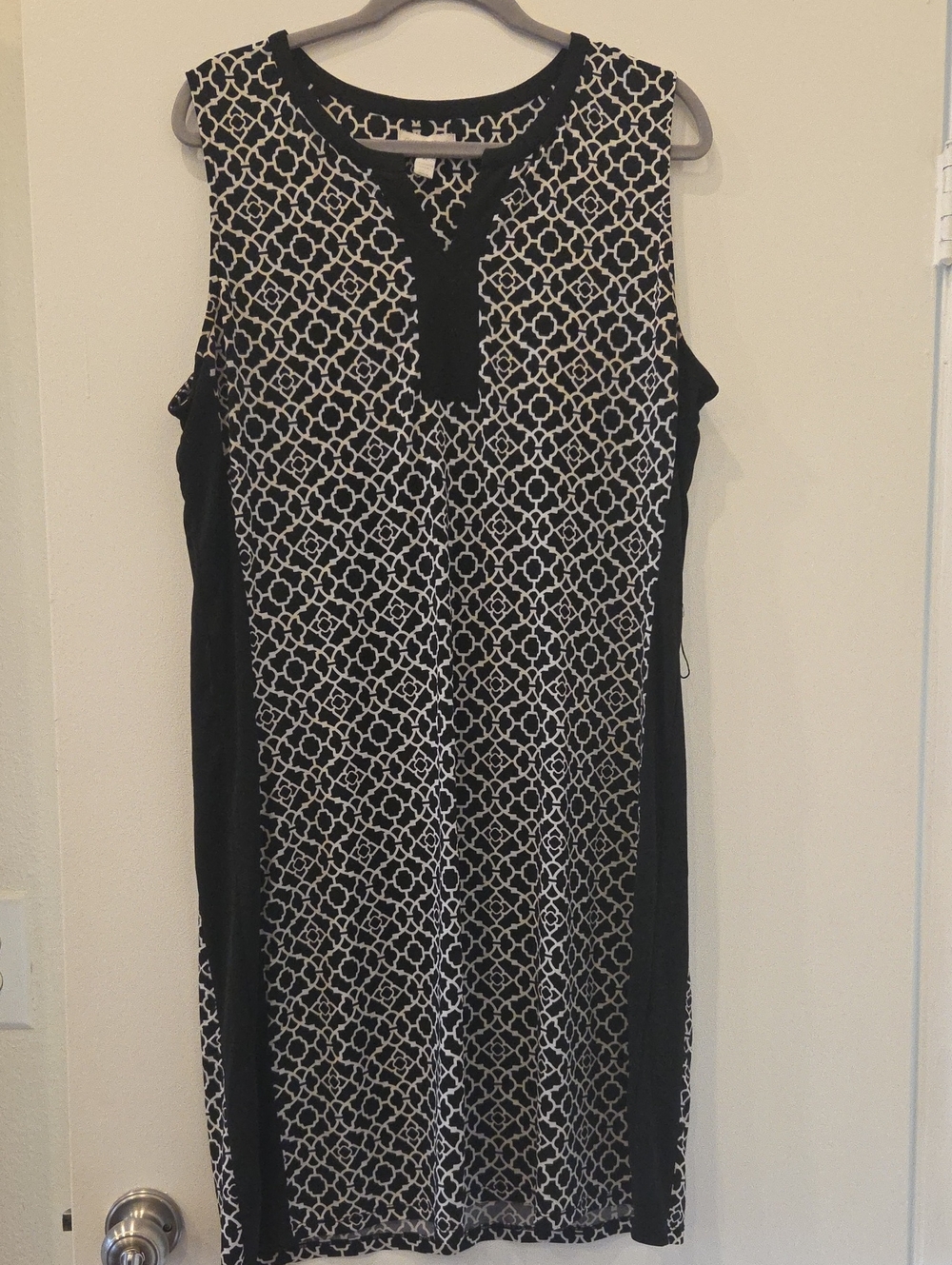 Charter Club Black and White Sleeveless Blocked Geometric Shift Dress